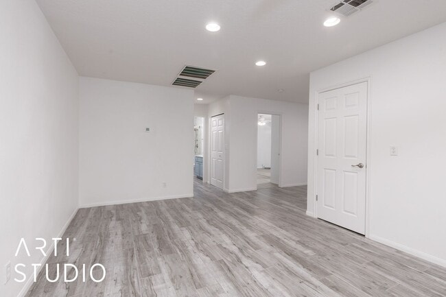 Building Photo - Beautiful 4-bedroom home!