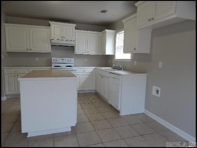 Building Photo - 451 Wisteria Dr