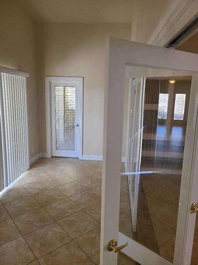 Building Photo - Amish #2