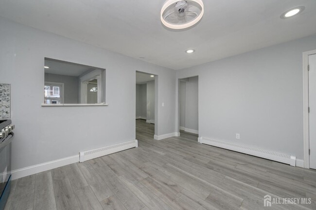 Building Photo - 408 David St