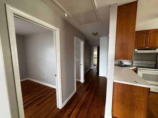 Building Photo - 5103 Gifford Ave