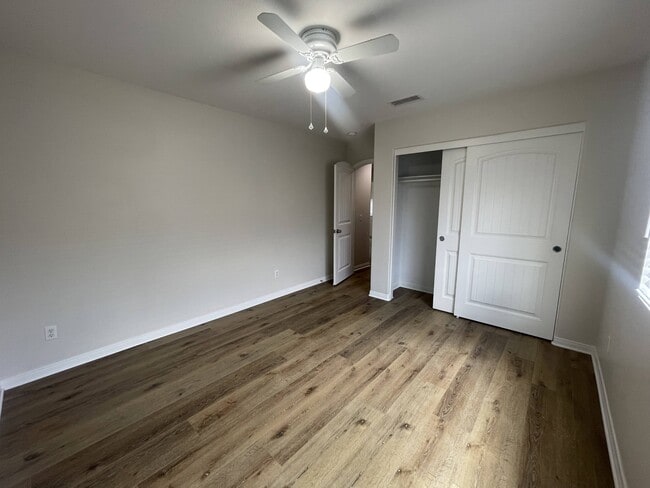 Building Photo - 37280 Parkway Dr