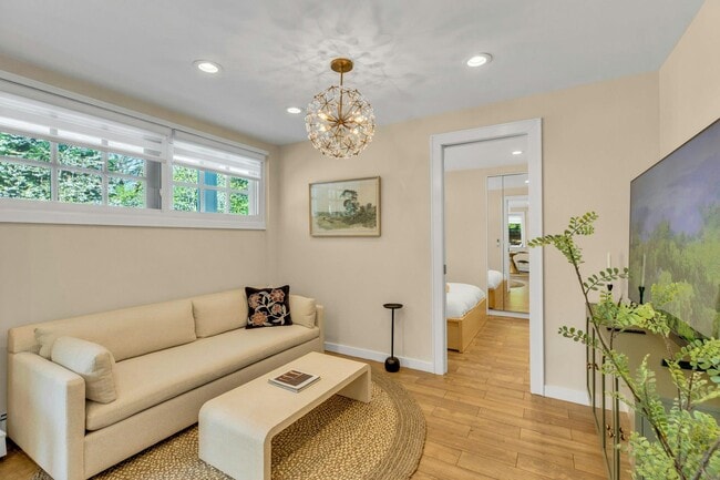 Building Photo - 14 Crossman Pl