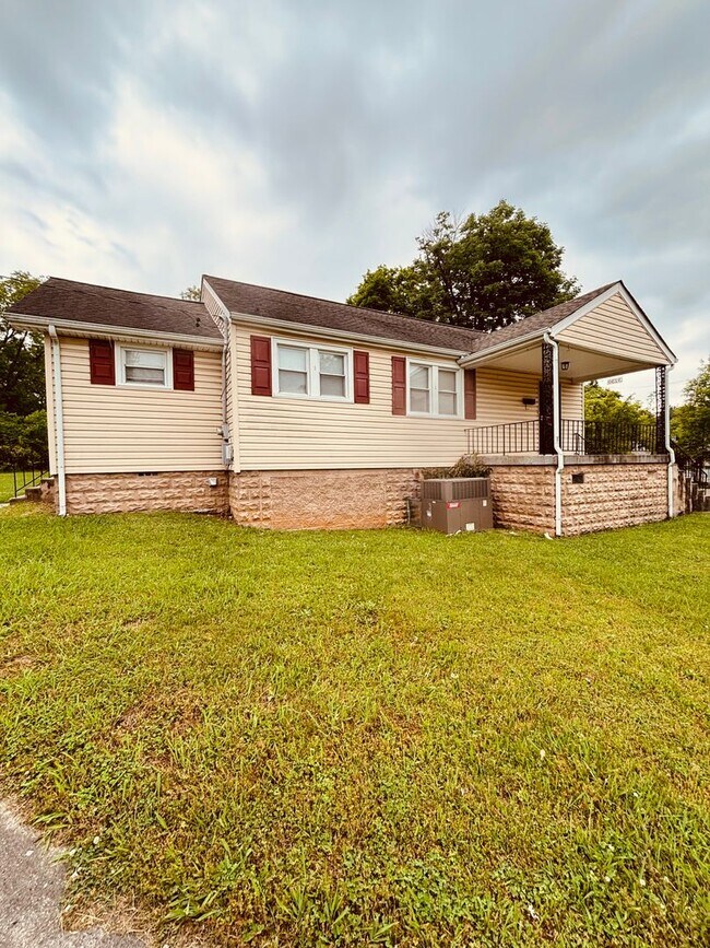 Primary Photo - New Chilhowee Event Center Cottage!!