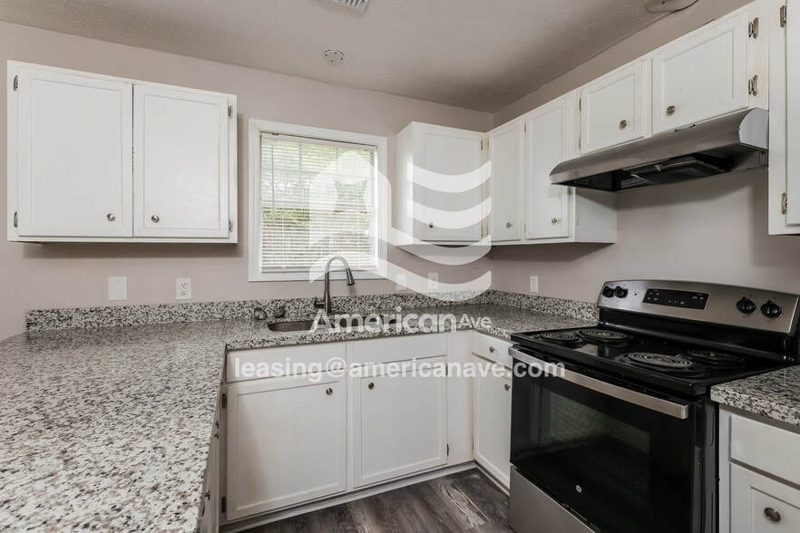 Building Photo - 175 E Bell St