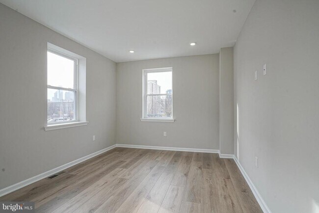 Building Photo - 952 N Marshall St