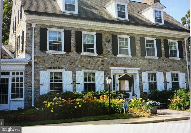 Building Photo - 17 Old Forge Crossing
