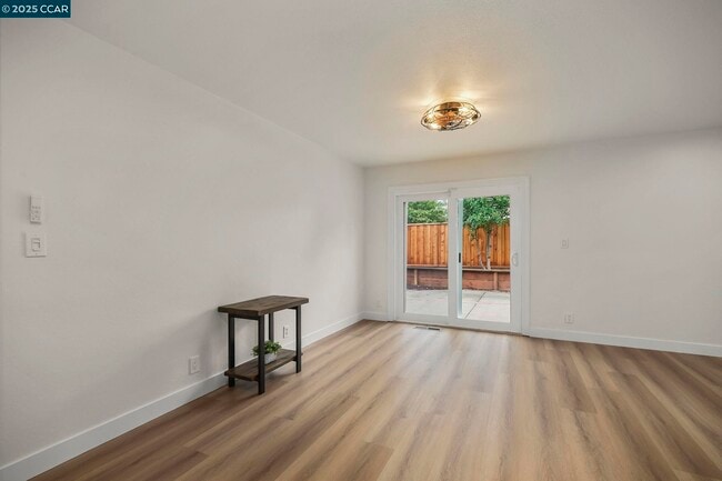 Building Photo - 3934 Bellwood Dr