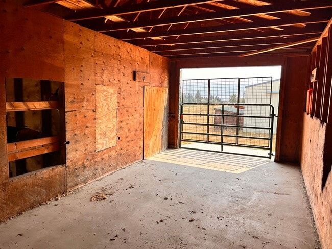 Building Photo - 10 Acres of Horse Property in Victor!