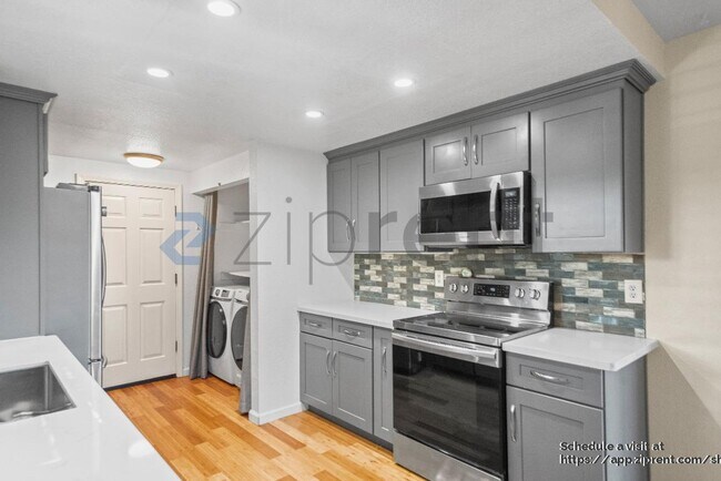 Building Photo - 7898 Gate Way