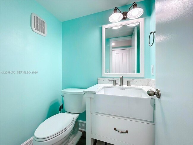 Building Photo - 226 Newport Dr
