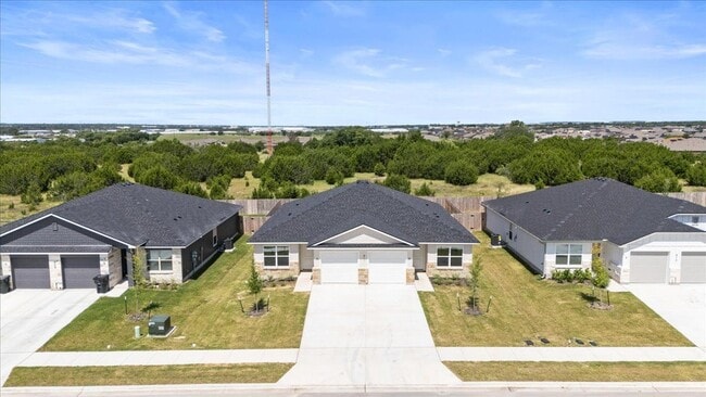 Building Photo - 911 Sevenleaf Ln