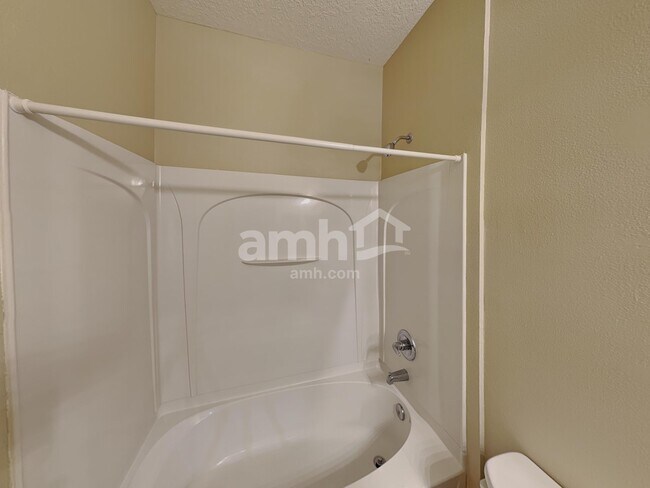 Building Photo - 500 Glendale Ln