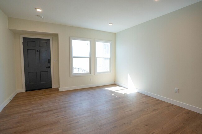 Building Photo - 1038 Westmoreland Ave