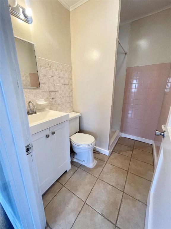 Building Photo - 26 Fairway Dr