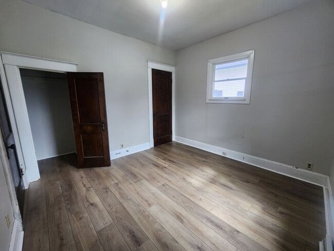 Building Photo - Large Family Home in Clinton