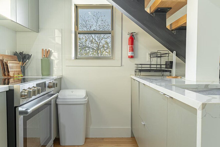 Building Photo - 1293 Decatur St