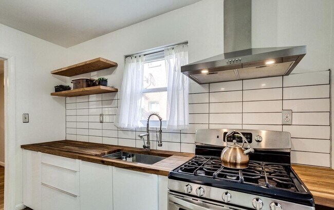 Building Photo - Beautiful 4 BR/2 BA Single-Family Home in ...