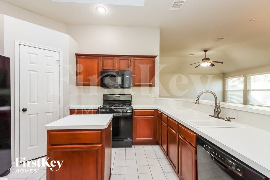 Building Photo - 8002 Tustin Dr