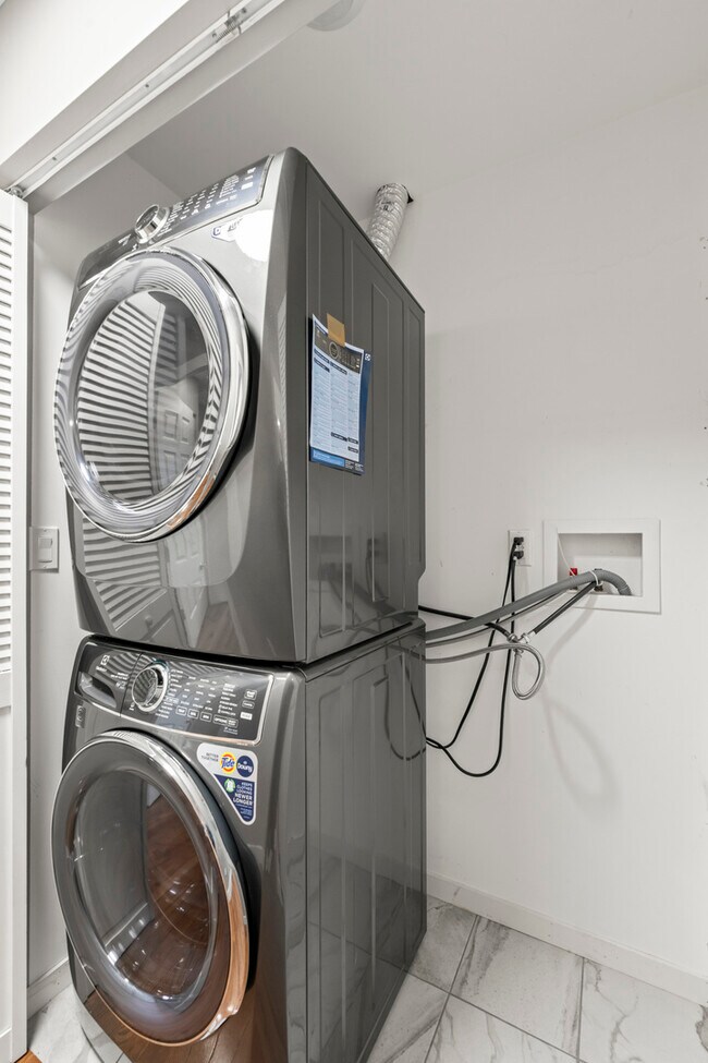 Building Photo - 25 McCabe Dr