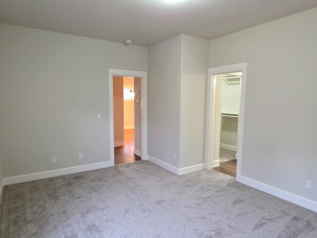 Building Photo - 2423 NW Awbrey Rd