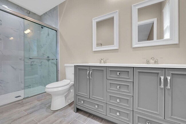 Building Photo - Beautiful renovated Home