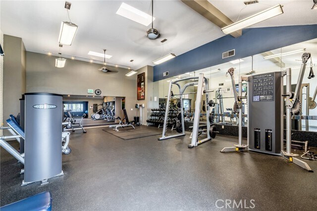 Building Photo - 5565 Canoga Ave
