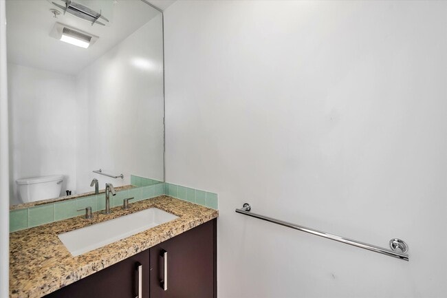 Building Photo - 69 Clementina St