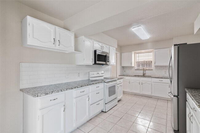Building Photo - 22115 Fincastle Dr