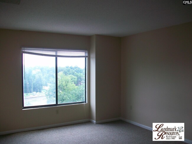 Building Photo - 1600 Park Cir