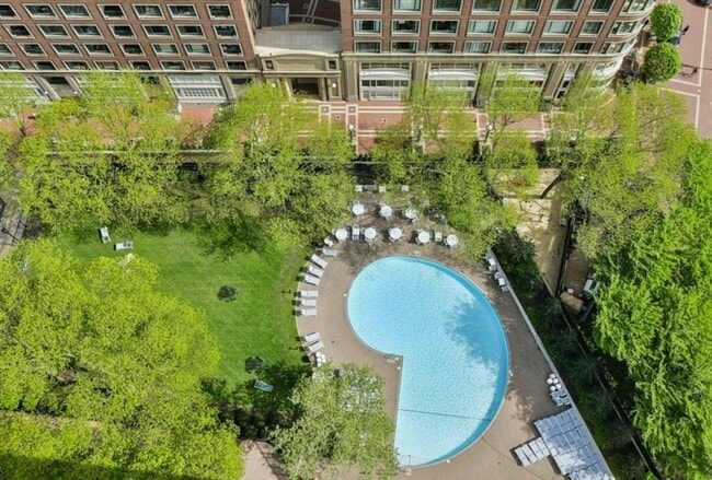 Building Photo - 65 E India Row
