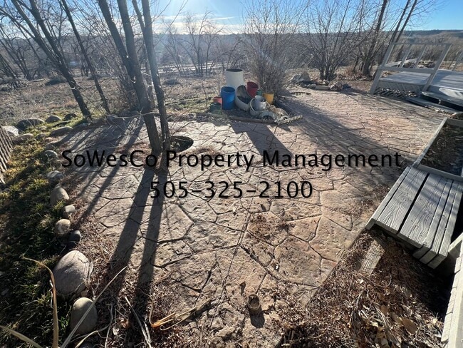 Building Photo - Large 3 Bedroom Home on East Side of Town