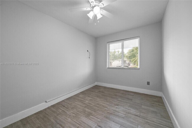 Building Photo - 16400 SW 100th Ct