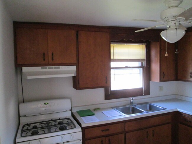 Kitchen - 420 Pontiac St