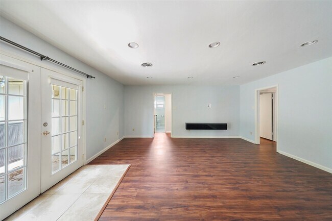 Building Photo - 10502 Timberwood Dr