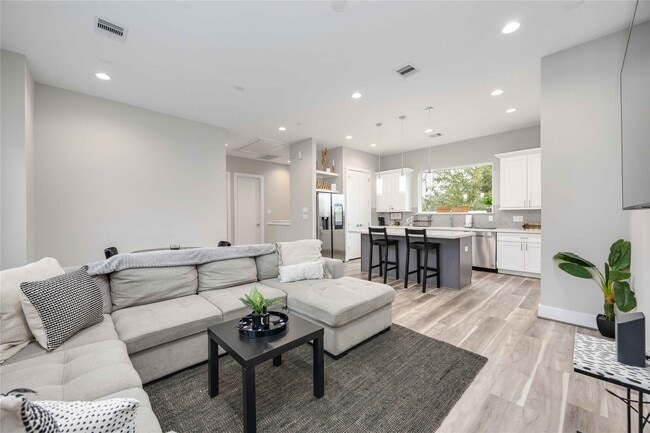 Building Photo - 2611 Huntington Creek Ln