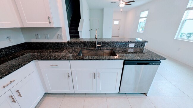 Building Photo - 6049 Shiner St