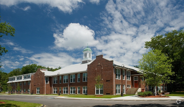 Building Photo - 235 Pond St