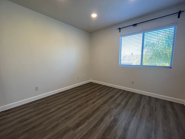 Building Photo - Bright 2-Bedroom Home in Gated Mira Mesa C...