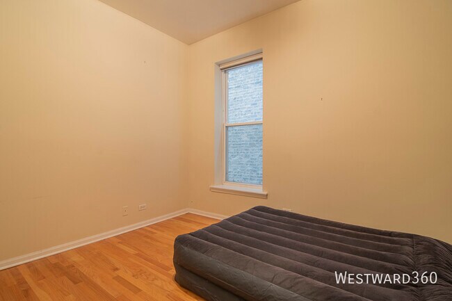 Building Photo - 1017 W Dakin St