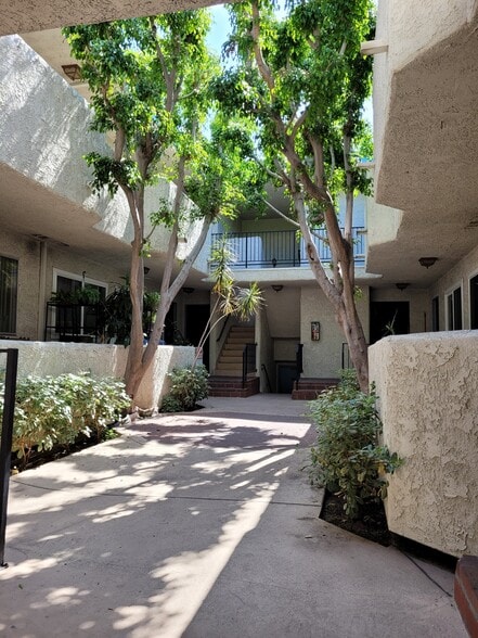 Building Photo - 3637 Glendon Ave