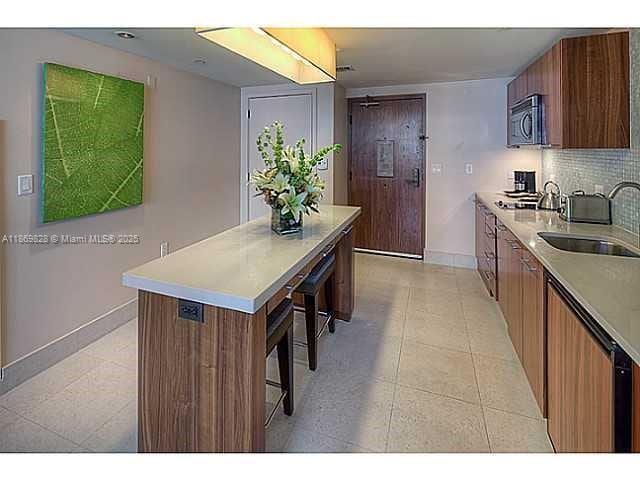 Building Photo - 6801 Collins Ave