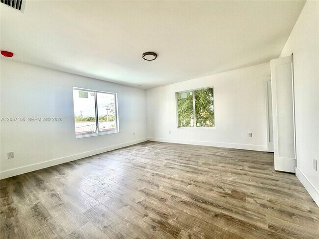 Building Photo - 669 W 23rd St