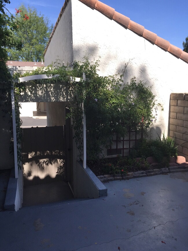 Building Photo - 237 Green Lea Pl