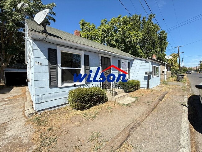 Building Photo - Charming Home with Fenced Yard & Garage
