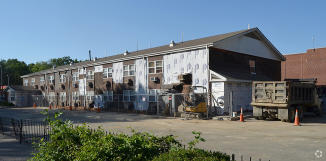 Building Photo - Studios at South Richmond I & II