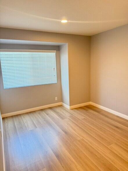 Building Photo - 2137 Wild Flower Ln