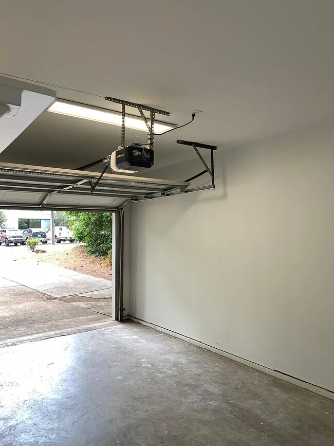Building Photo - 3626 Admiral Dr