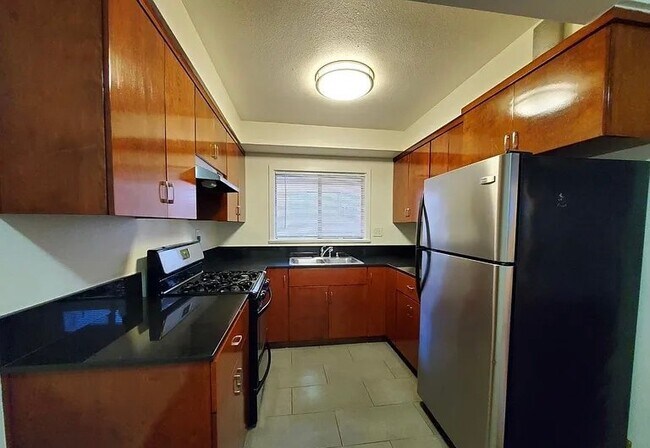 Building Photo - 5747 La Mirada Ave