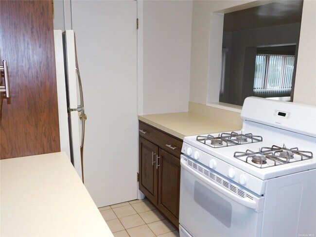 Building Photo - 11 Rensselaer Dr